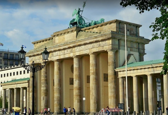 بوابة براندنبورغ برلين - المناطق السياحية في برلين