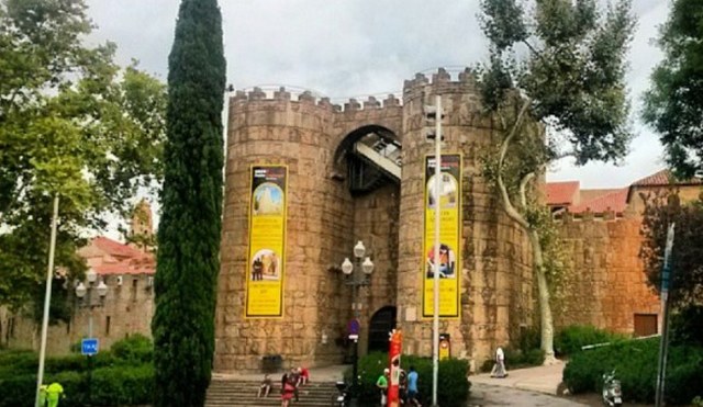 القرية الاسبانية برشلونة