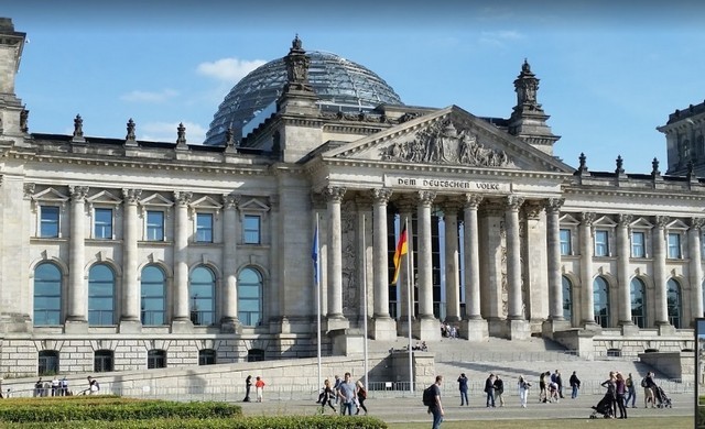 مبنى الرايخستاغ من اهم اماكن سياحية في برلين