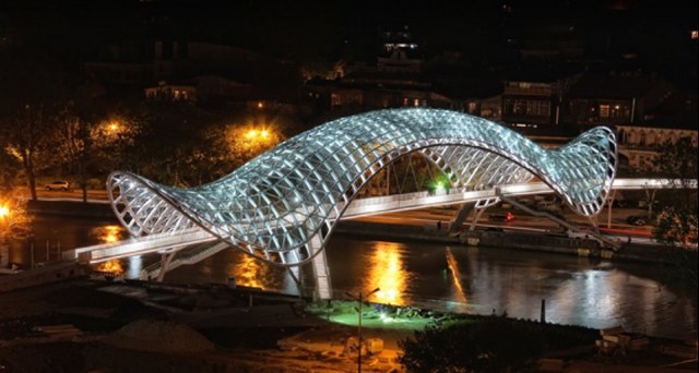 جسر السلام في تبليسي - معالم تبليسي