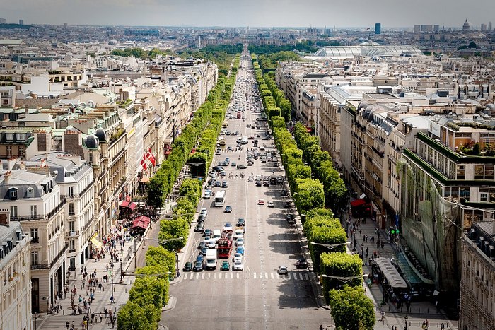 شارع الشانزليزيه باريس - الاماكن السياحية في باريس