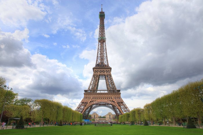 برج ايفل في باريس من الداخل