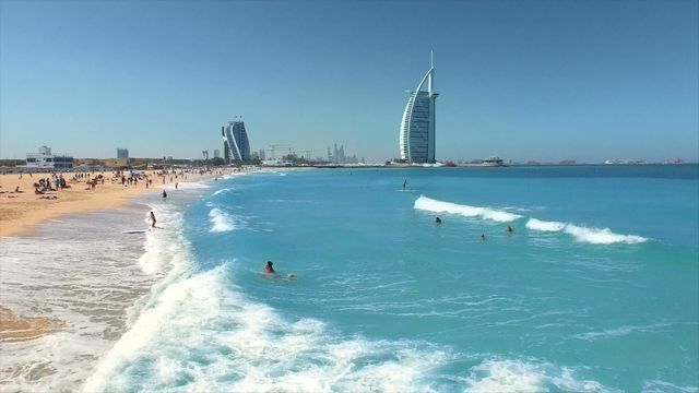 شاطئ جميرا في دبي