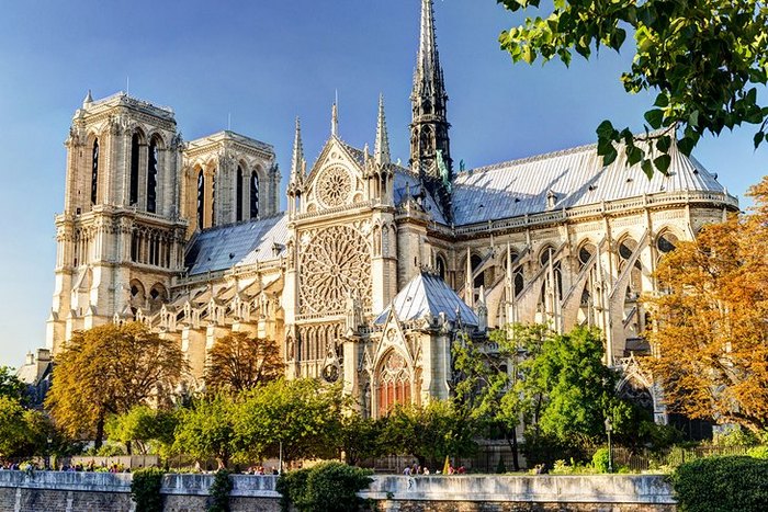 كاتدرائية نوتردام اماكن سياحية في باريس