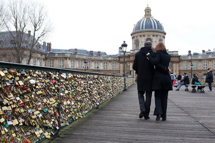 جسر الحب باريس
