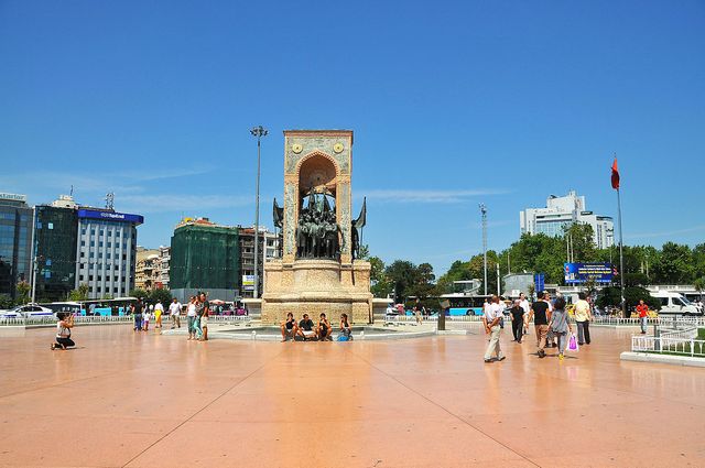ساحة تقسيم في اسطنبول