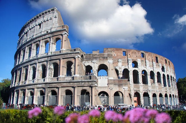 المدرج الروماني في روما السياحة في روما