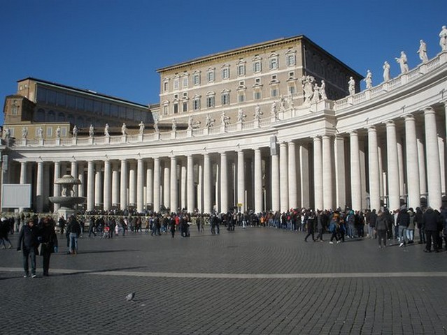 ساحة سانت بيترس روما