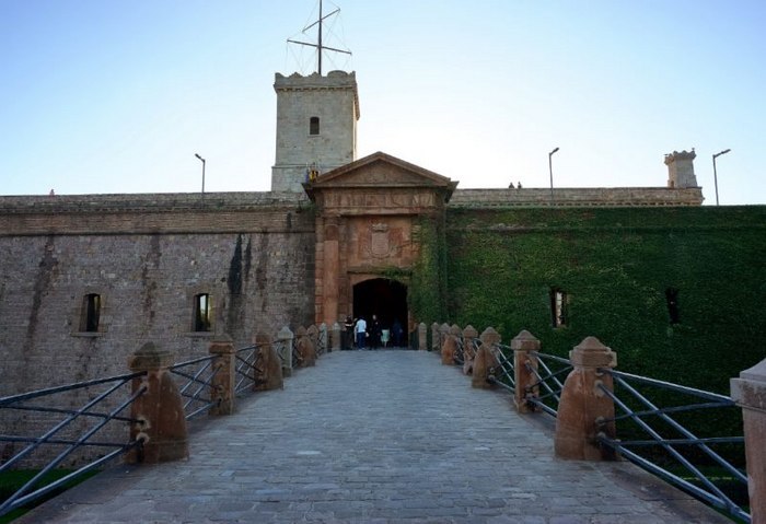 قلعة مونتجويك ببرشلونة