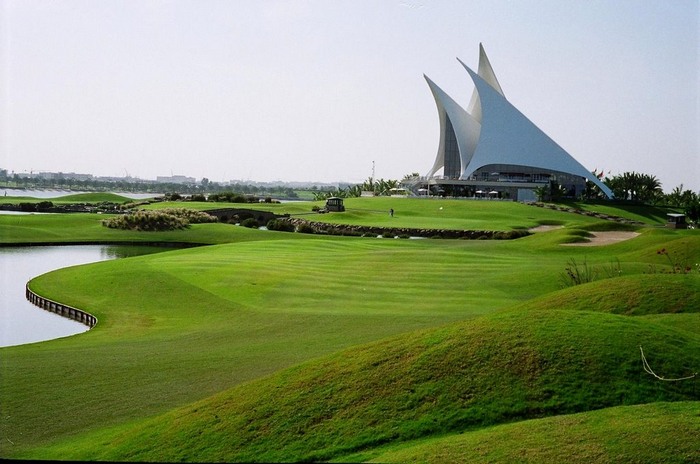 ملعب الغولف في حديقة الخور دبي