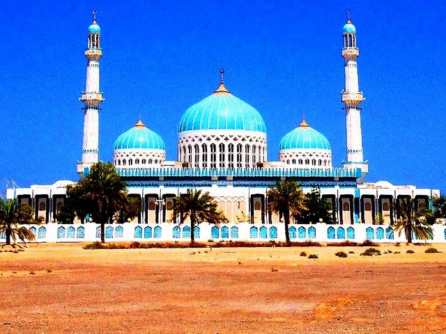 مسجد في جزيرة دلما أبوظبي