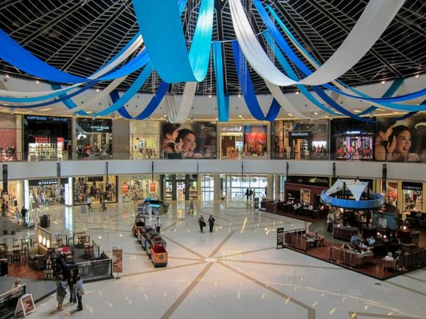 مركز تسوق في مرسى دبي دبي مارينا