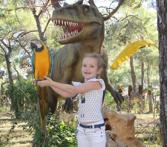 حديقة الديناصورات في المدينة المنورة