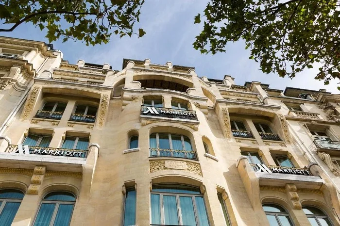 فنادق في الشانزليزيه باريس | أشهر شارع في باريس
